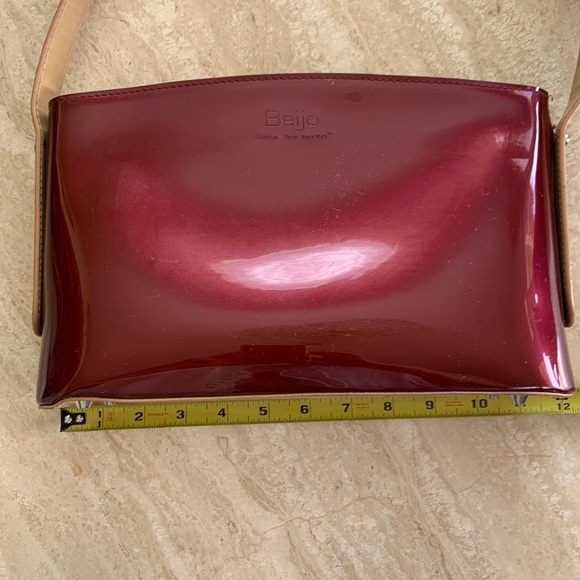 BEIJO top handle bag, maroon patent leather, tan trim, silver feet, zipper top. - Picture 4 of 17